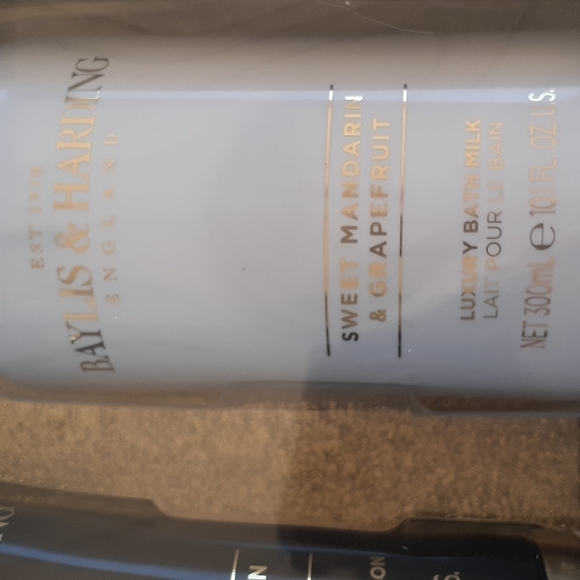 Baylis & Harding Sweet‎ Mandarin & Grapefruit Bath Boxed Set Gift for a Woman - Picture 4 of 6